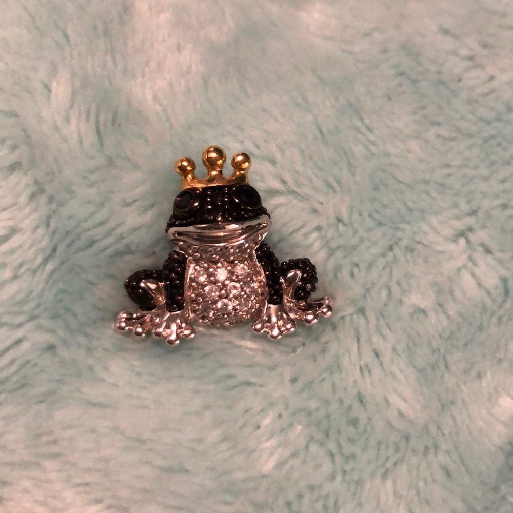 Diamond frog pendant